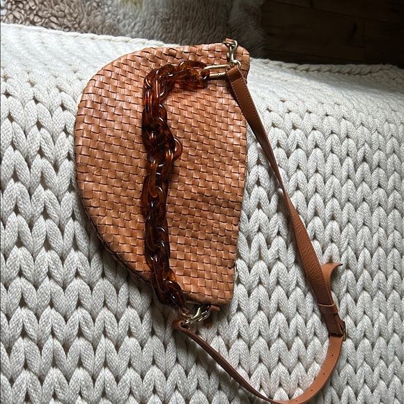 Clare V  grande Tan Woven Bag with Red Zipper with tortoise strap - Picture 6 of 9